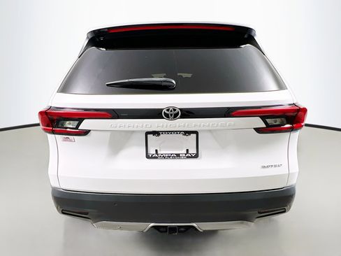 Used 2024 Toyota Grand Highlander FWD image 6