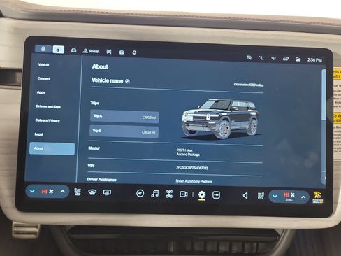 Used 2025 Rivian R1S Premium AWD/4WD image 29