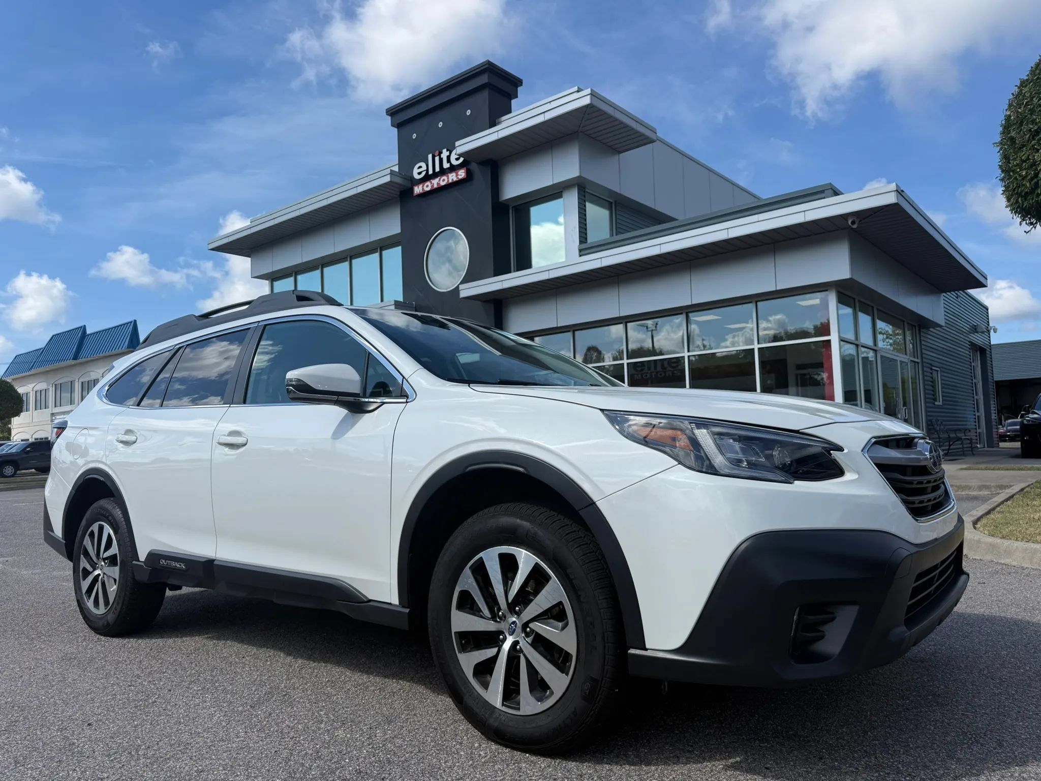 Used 2022 Subaru Outback Premium AWD/4WD image 1