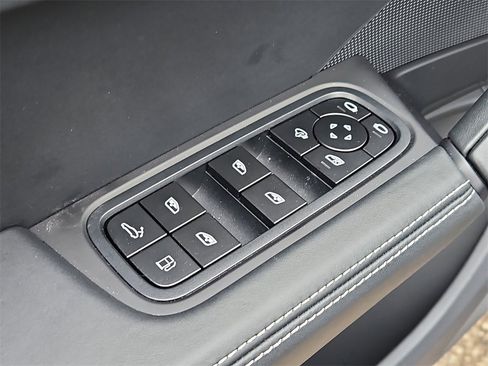 Certified 2024 Porsche Cayenne Turbo image 33