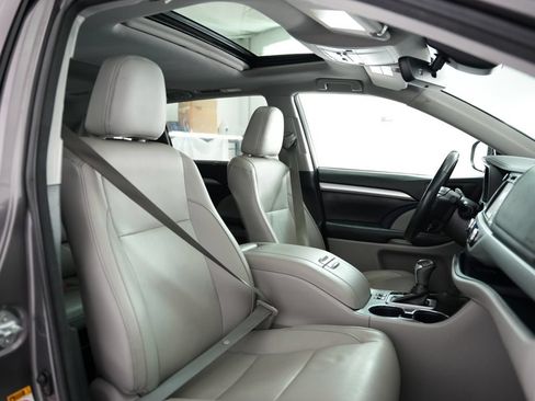 Used 2017 Toyota Highlander XLE AWD/4WD image 58