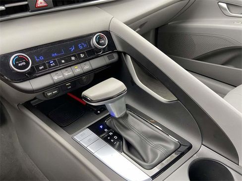 Certified 2025 Hyundai Elantra Sport image 18