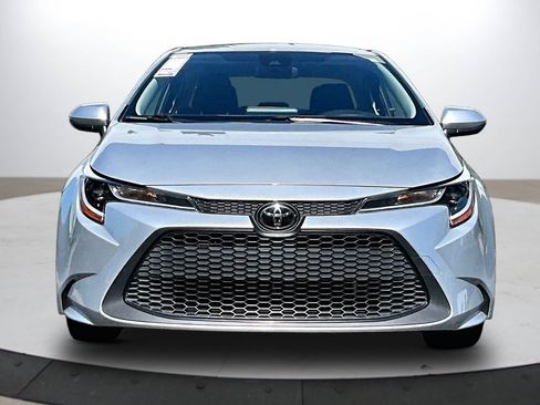 Used 2022 Toyota Corolla LE FWD image 3