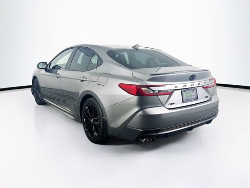 Used 2025 Toyota Camry SE FWD image 5