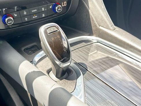 Used 2020 Buick Enclave Essence AWD/4WD image 16
