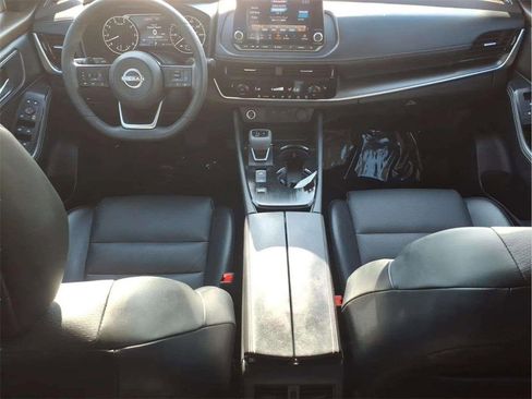 Certified 2022 Nissan Rogue SV w/ SV Premium Package image 10