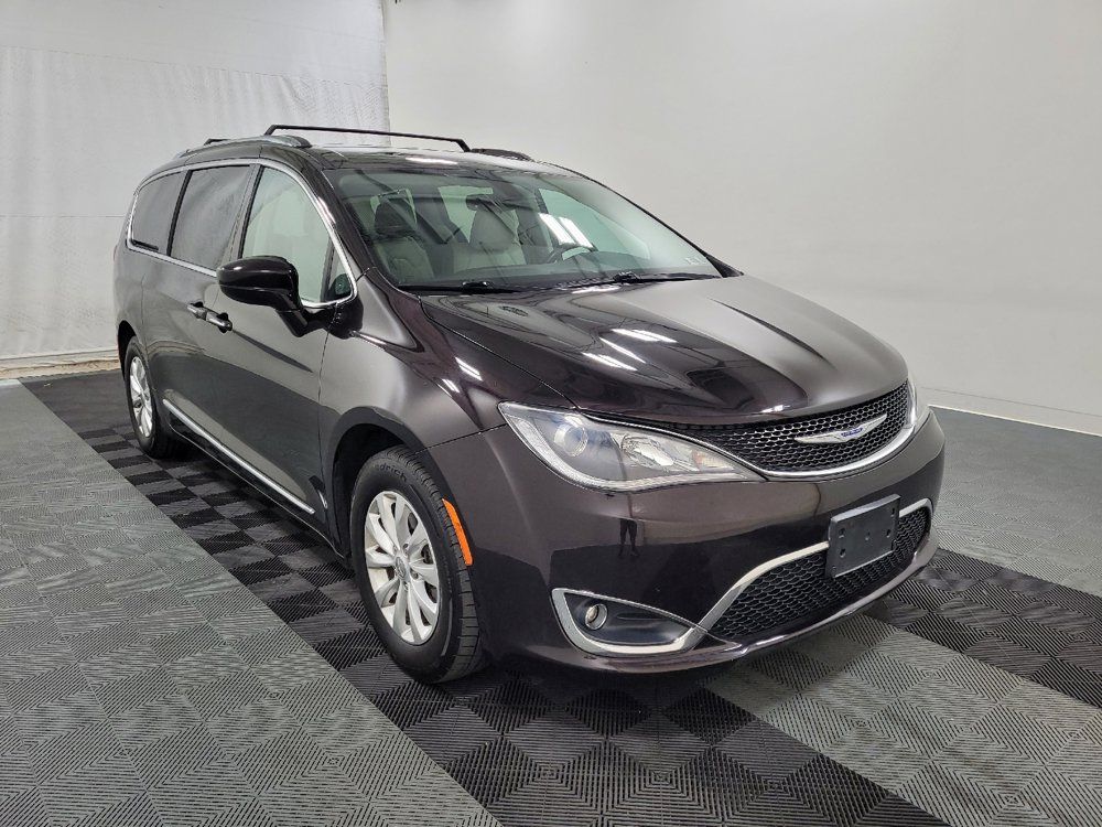Used 2019 Chrysler Pacifica Touring-L FWD image 13