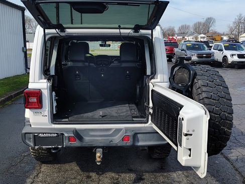 Used 2018 Jeep Wrangler Unlimited Sahara w/ Quick Order Package 24M Moab image 13