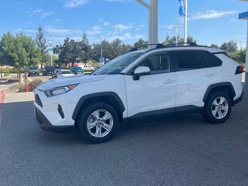 Used 2021 Toyota RAV4 XLE w/ XLE Grade Weather Package AWD/4WD image 1