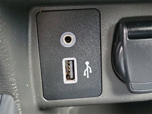 Used 2020 Nissan Versa SV image 15