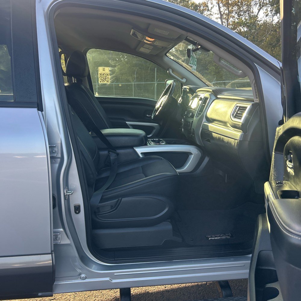 Used 2019 Nissan Titan PRO-4X AWD/4WD image 17