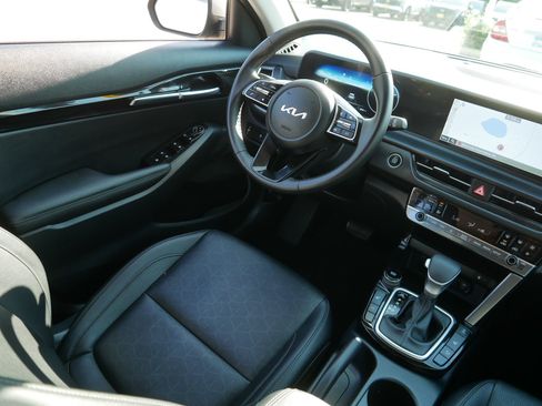 Certified 2024 Kia Seltos EX AWD/4WD image 9