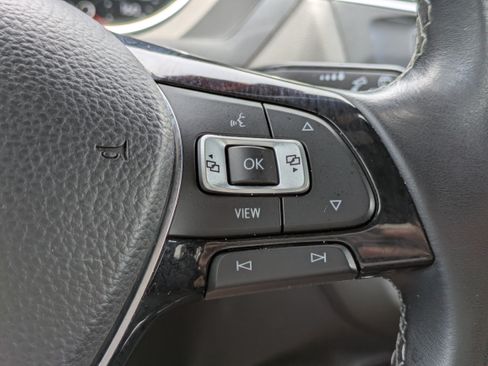 Used 2021 Volkswagen Tiguan SE R-Line FWD image 22