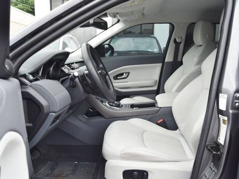 Used 2019 Land Rover Range Rover Evoque SE AWD/4WD image 17