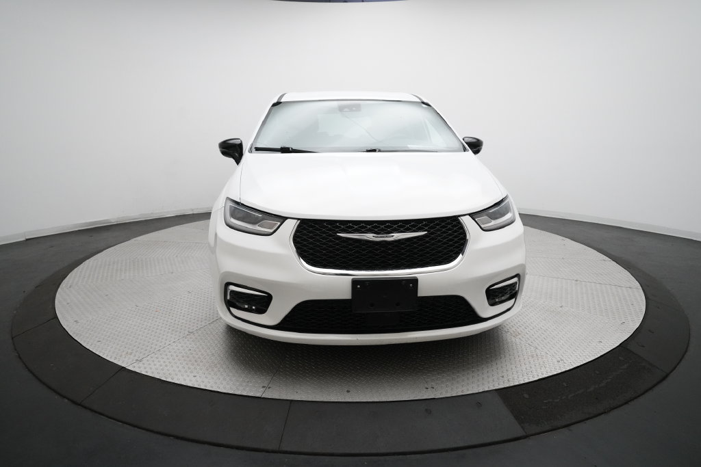 Used 2025 Chrysler Pacifica Select FWD image 11