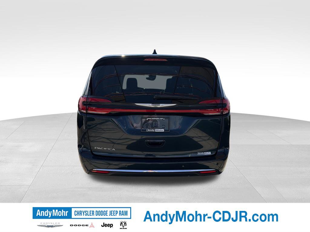 Used 2023 Chrysler Pacifica Touring-L FWD image 6