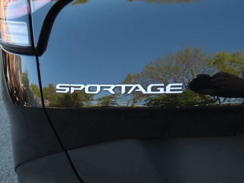 Used 2025 Kia Sportage LX FWD image 7