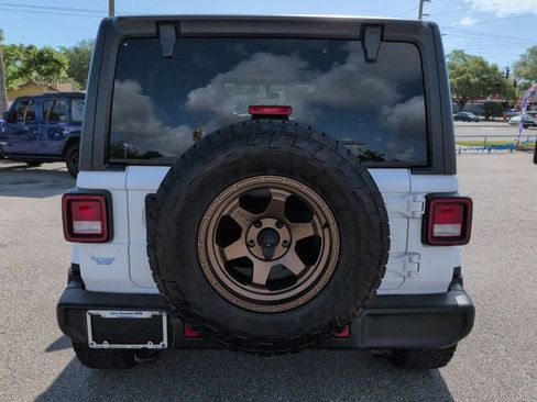 Used 2021 Jeep Wrangler Unlimited Sahara AWD/4WD image 5