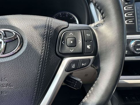 Used 2018 Toyota Highlander XLE FWD image 14