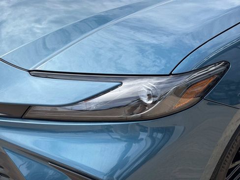 Used 2025 Toyota Camry SE FWD image 9