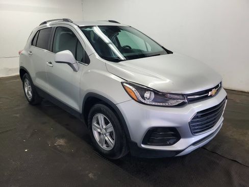 Used 2019 Chevrolet Trax LT w/ LT Convenience Package image 3