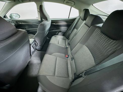 Used 2025 Toyota Camry LE image 28