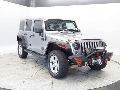 Used 2013 Jeep Wrangler Unlimited Sahara w/ Dual Top Group AWD/4WD image 9