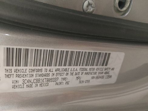 Used 2019 Jeep Compass Latitude FWD image 33