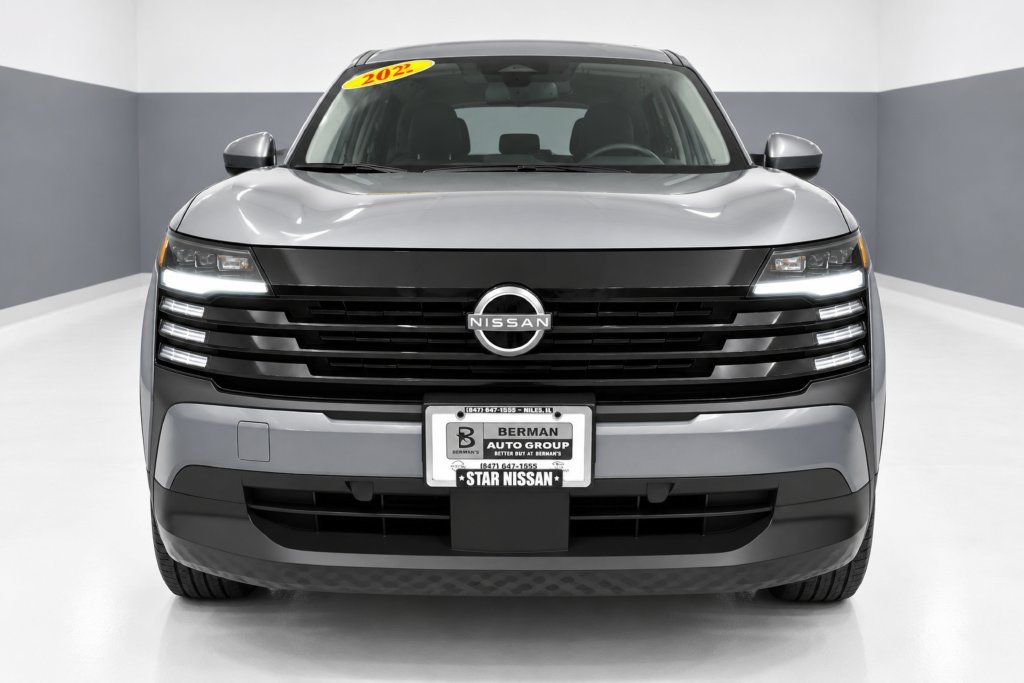 Used 2025 Nissan Kicks SV AWD/4WD image 6