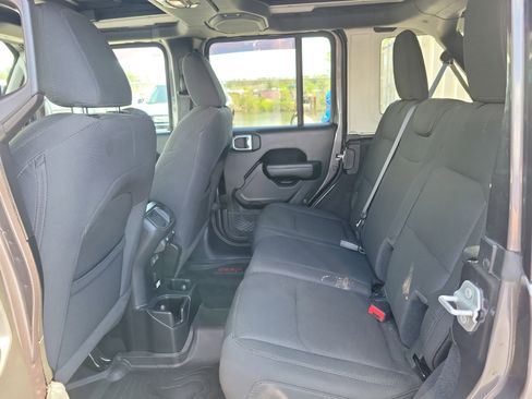 Used 2022 Jeep Wrangler Unlimited Sport w/ Sun And Sound Package AWD/4WD image 17