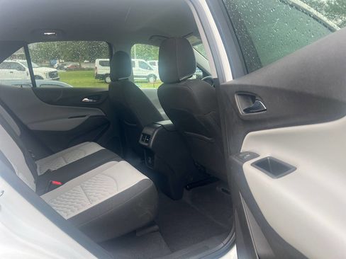 Used 2019 Chevrolet Equinox LS w/ LS Convenience Package image 24