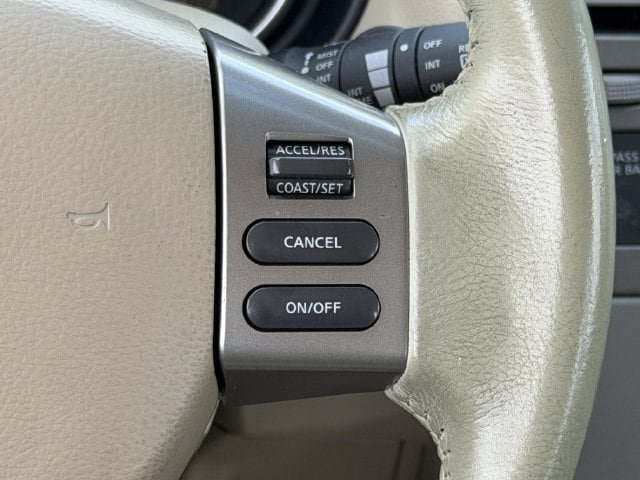 Used 2007 Nissan Versa Hatchback w/ Convenience Pkg FWD image 14