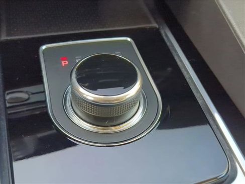 Used 2018 Jaguar F-PACE Premium image 12