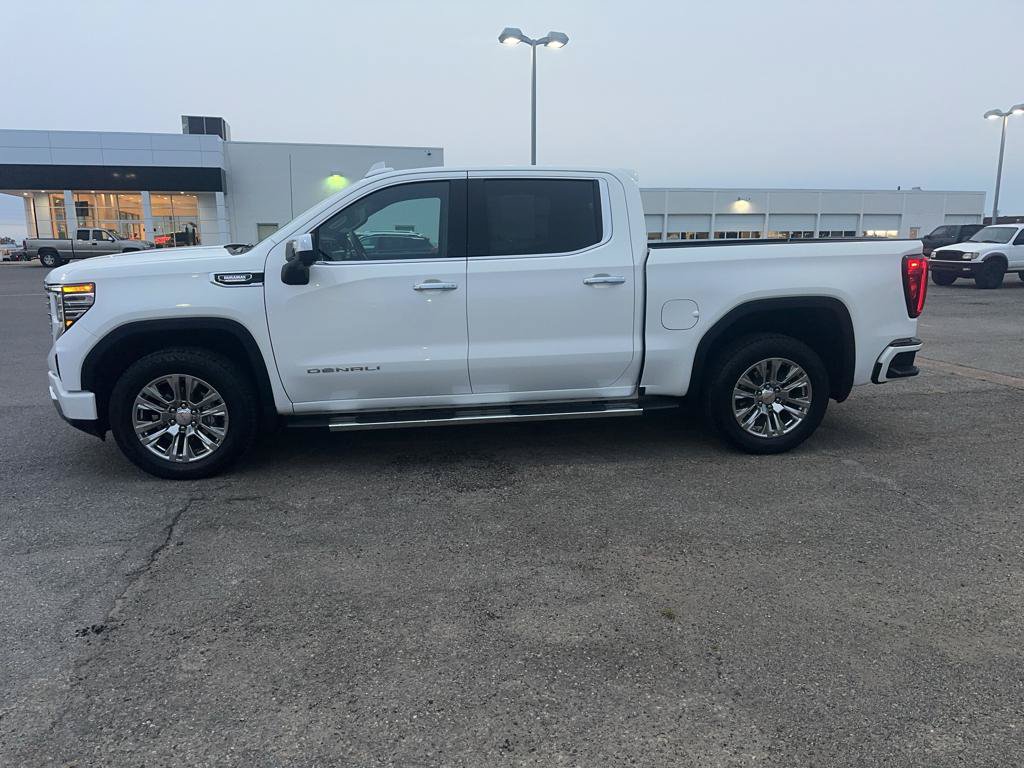 Used 2022 GMC Sierra 1500 Denali AWD/4WD image 1