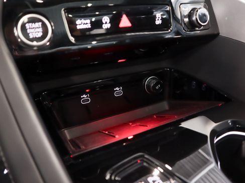 Certified 2025 Audi Q5 Premium w/ Convenience Package AWD/4WD image 21