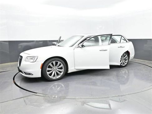 Used 2020 Chrysler 300 Limited image 23