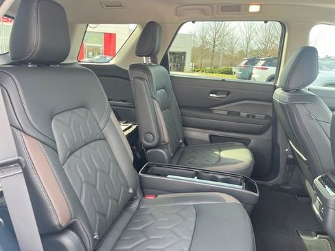 New 2026 Nissan Pathfinder Platinum AWD/4WD image 12