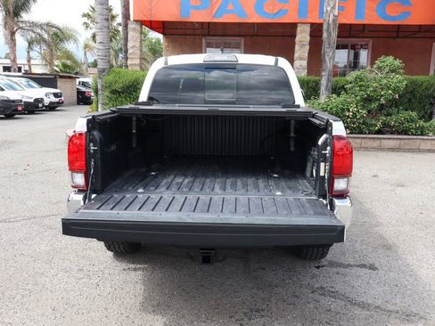 Used 2019 Toyota Tacoma TRD Off-Road AWD/4WD image 9