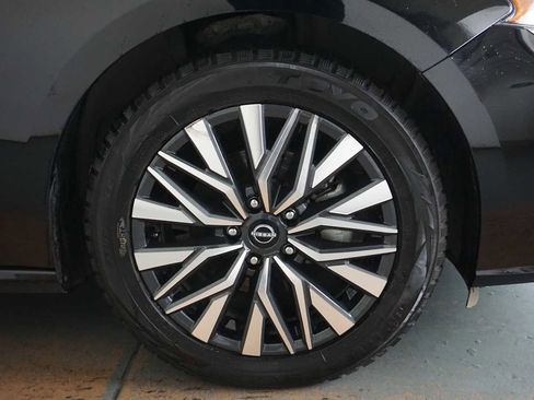 Used 2024 Nissan Altima 2.5 SV image 11