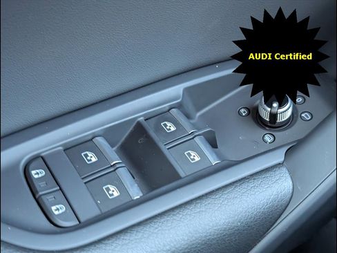 Used 2025 Audi Q5 2.0T Premium w/ Convenience Plus Package image 11
