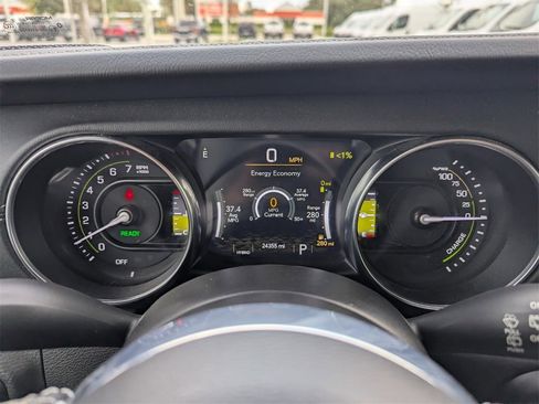 Used 2023 Jeep Wrangler Sahara image 29