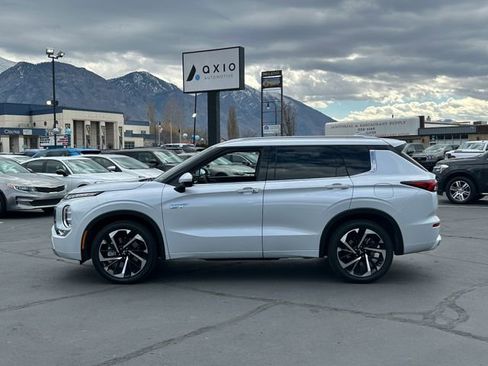 Used 2025 Mitsubishi Outlander 4WD Plug-In Hybrid image 9