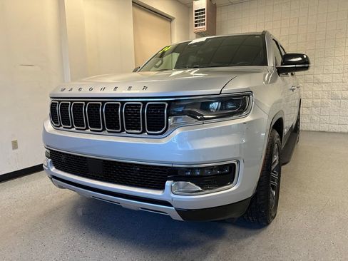 Used 2024 Jeep Wagoneer L Series II w/ Flexible Seating Group AWD/4WD image 44