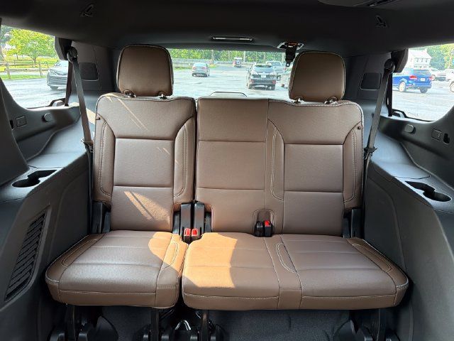 Used 2024 Chevrolet Tahoe High Country AWD/4WD image 18