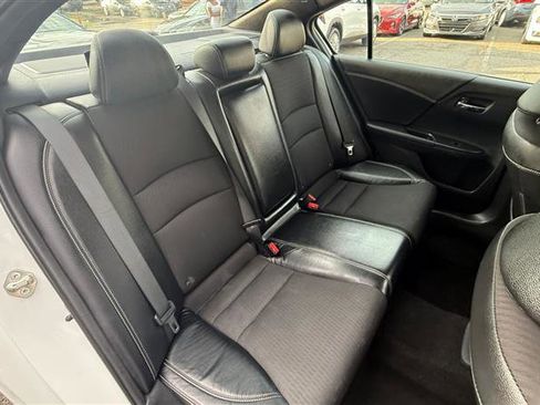 Used 2017 Honda Accord Sport image 19