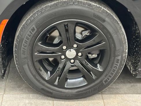 Used 2019 Dodge Charger SXT image 6