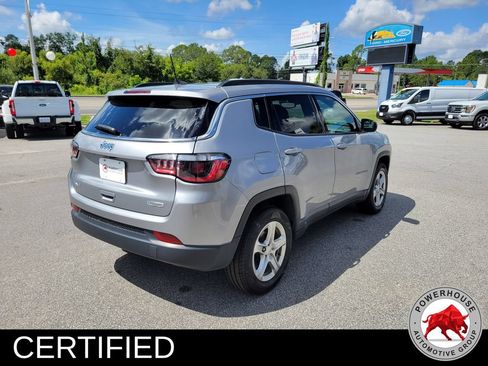 Used 2024 Jeep Compass Latitude AWD/4WD image 5