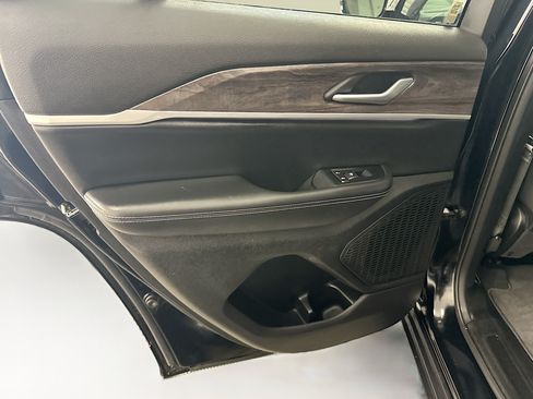 Used 2024 Jeep Grand Cherokee Limited AWD/4WD image 28