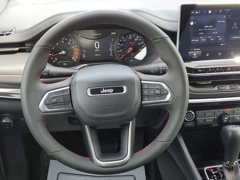Used 2023 Jeep Compass Trailhawk w/ Trailhawk Convenience Group AWD/4WD image 29