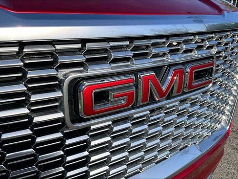 Used 2023 GMC Yukon Denali w/ Advanced Technology Package image 30